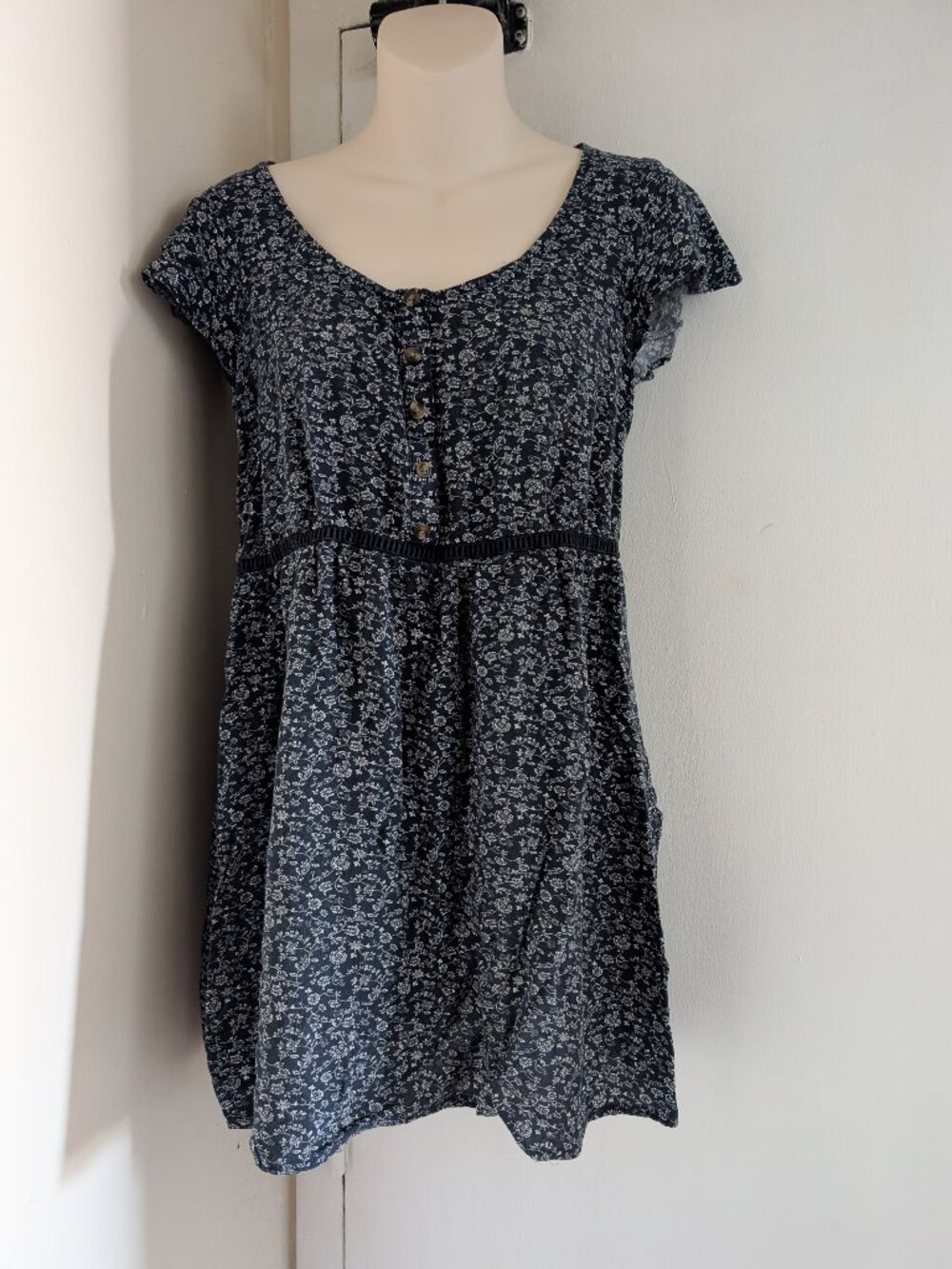 American Eagle Floral Babydoll mini dress/ Navy Blue Empire Waist Boho dress (S)